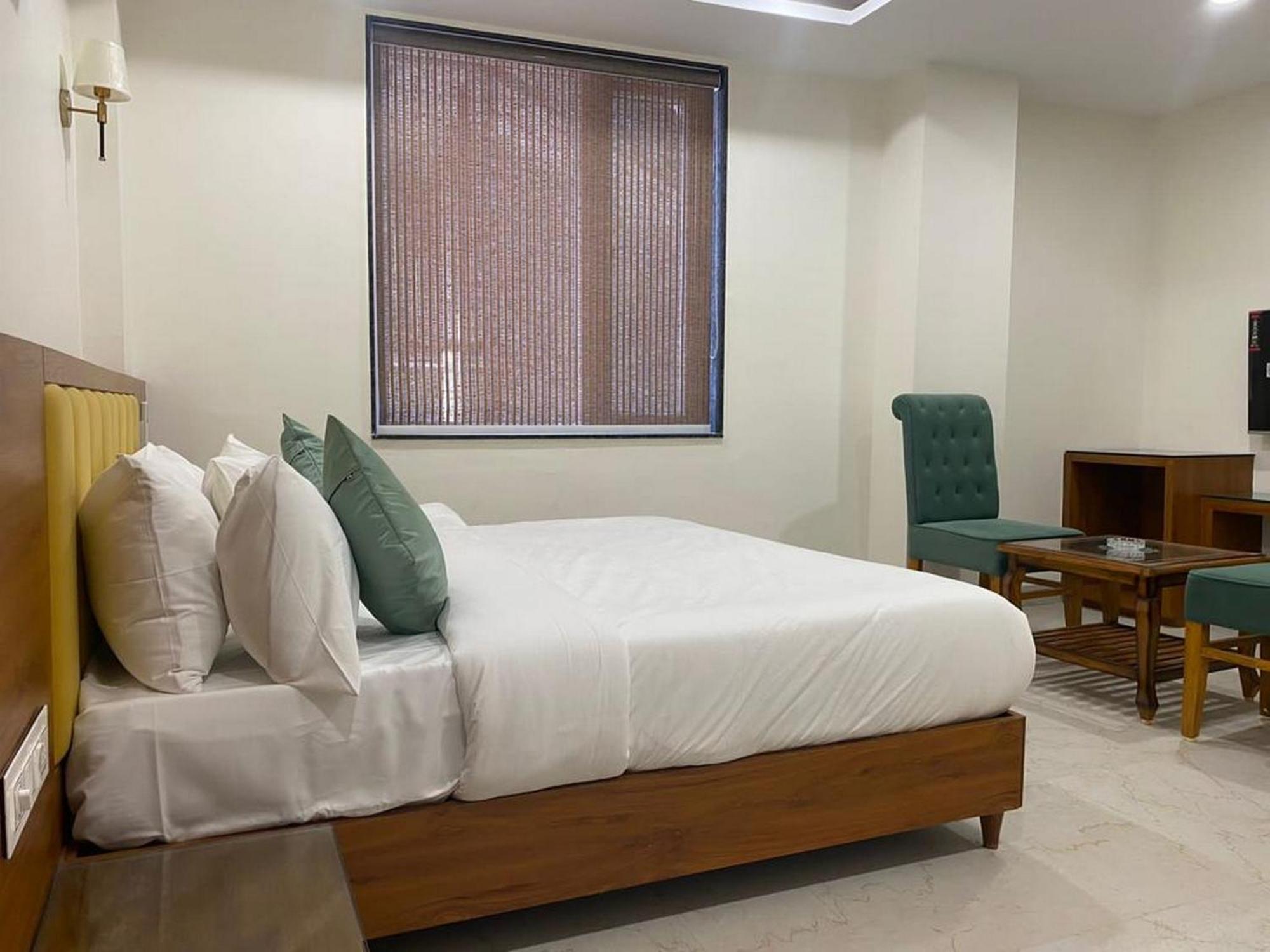 Hotel Eleven Heights 博帕尔 外观 照片