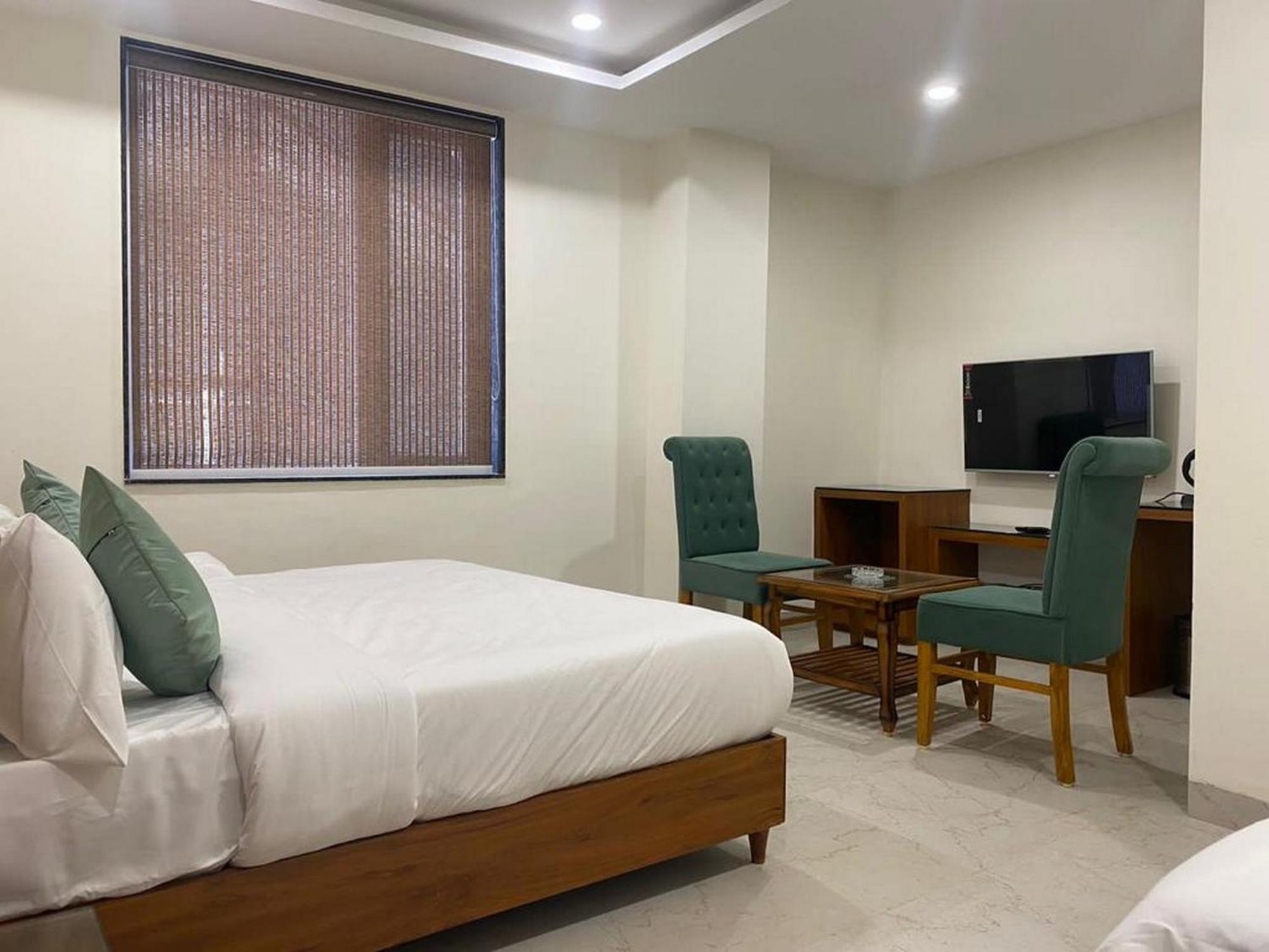 Hotel Eleven Heights 博帕尔 外观 照片