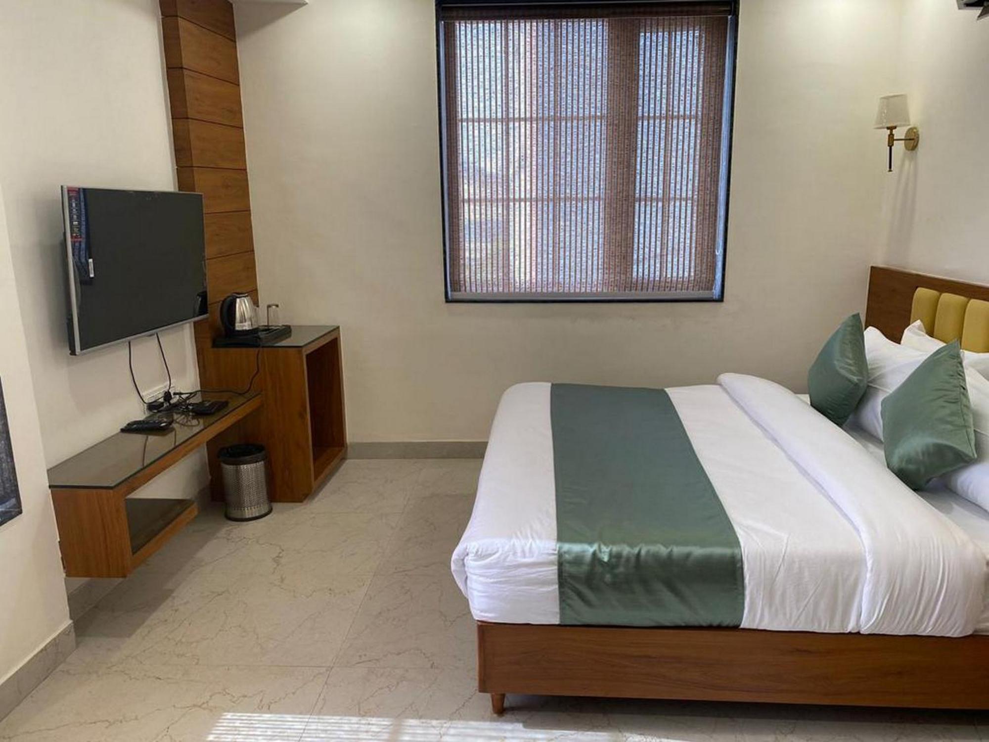 Hotel Eleven Heights 博帕尔 外观 照片