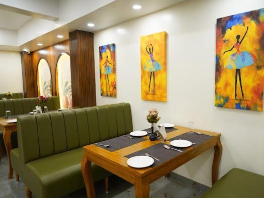 Hotel Eleven Heights 博帕尔 外观 照片
